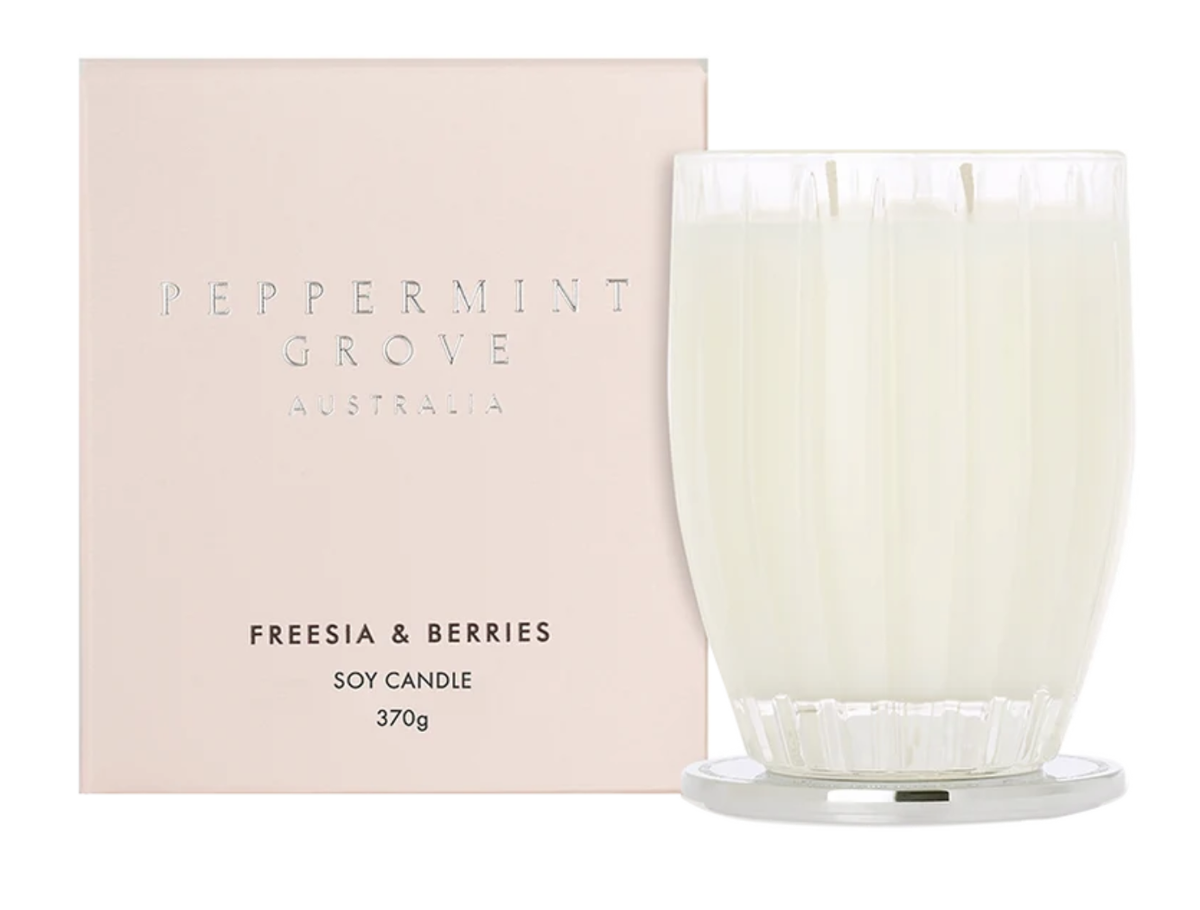 Candle Freesia & Berries 370g