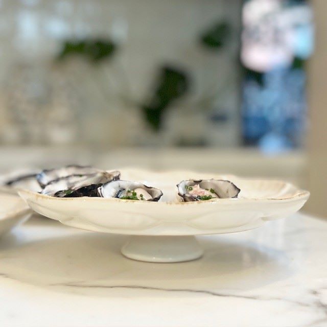 Oyster Stand Mode Antique