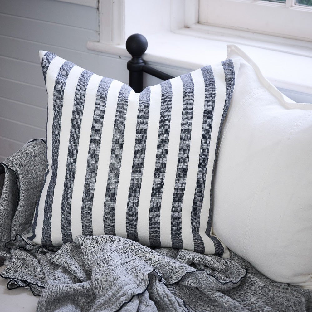 Cushion Outdoor Santi Wht/Navy 50cm